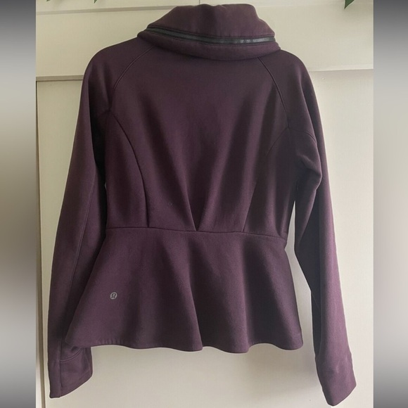 (20) Lululemon &go Destination Hoodie - Picture 3 of 3